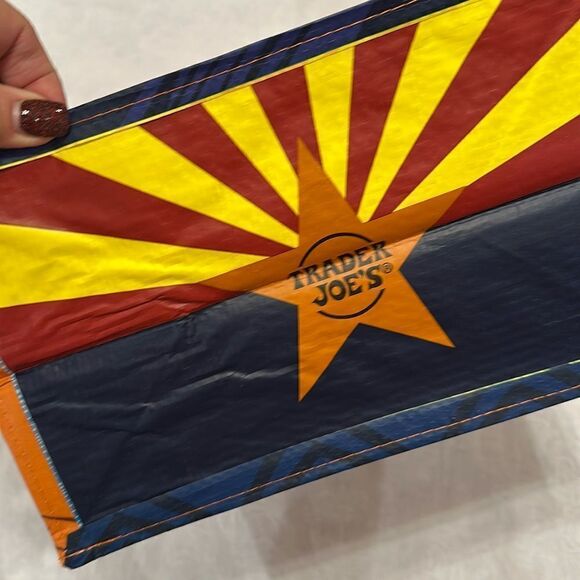 Trader Joe’s Plastic Reusable Shopping Tote Bag 6 Gallon Arizona Collectible - Picture 4 of 11